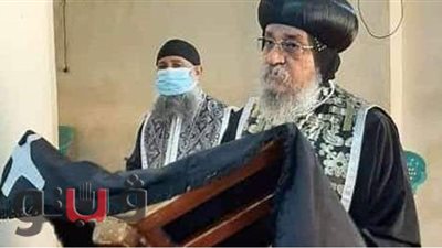 أسقف إسنا يترأس قداس الجمعة العظيمة في قنا | صور