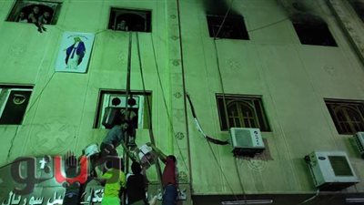 حريق كنيسة مارمينا بالعمرانية.. الدفع بـ8 سيارات وخزانين مياه.. مسلمون ومسيحيون يشاركون في الإطفاء.. والمعاينة تكشف حجم الخسائر | فيديو