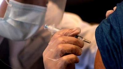 هل جرعة لقاح واحدة تحمي الذين لم يتعرضوا للعدوى بكورونا؟ دراسة بريطانية تجيب