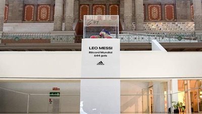 الأغلى في التاريخ.. بيع حذاء ميسي في مزاد خيري برقم خيالي