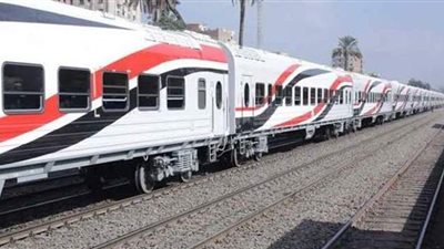 فريق فني يصل موقع قطار «المنصورة - دمياط» بعد خروجه عن القضبان