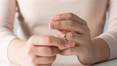 سيدة في دعوى خلع: ضربني علشان عزمت أهله في أطباق فوم