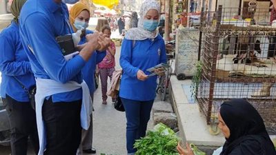 وصول فرق التواصل المجتمعي للتسجيل للحصول على اللقاح بأسيوط