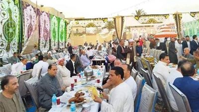 علاء عابد يتحدى الدولة ويقيم حفل إفطار جماعي بدون إجراءات لمواجهة كورونا | صور