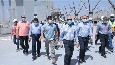 وزير النقل يتفقد القطار المكهرب 