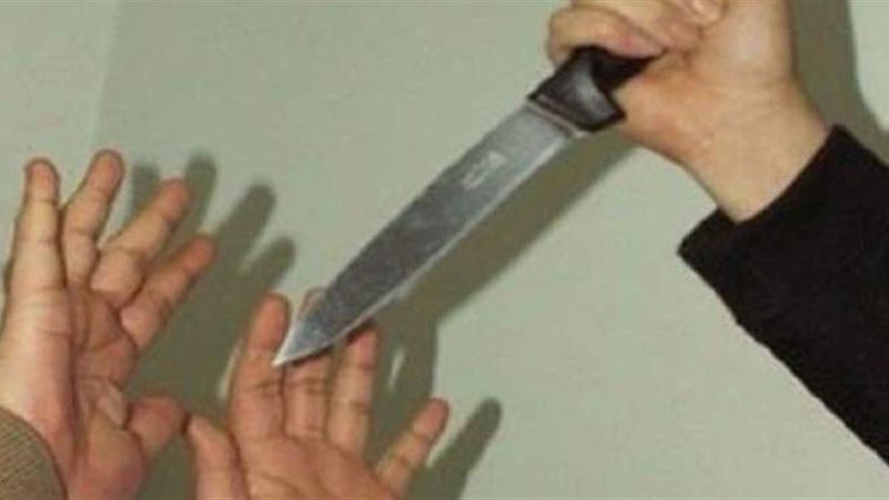 طعن زميله 