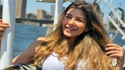 رامز جلال عن ملابس ملك قورة: لابسة أبيض في أبيض بس الأهلي فوق الجميع