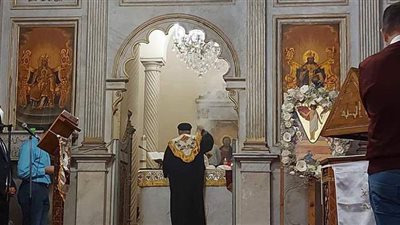 وسط إجراءات احترازية.. الكنيسة المرقسية بالإسكندرية تقيم قداس عيد القيامة