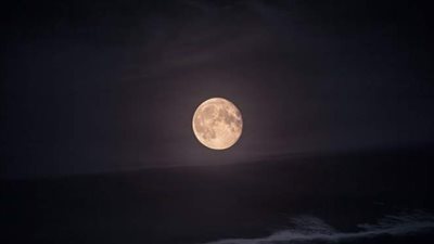 السماء في مايو.. خسوف كلي وظهور القمر الدموي وشهب إتا الدلويات