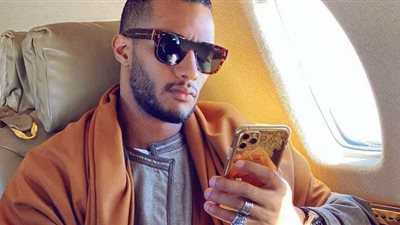 محمد رمضان يستعرض بطائرة 