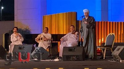 ليلة روحانية.. ياسين التهامي يشدو على مسرح النافورة | صور