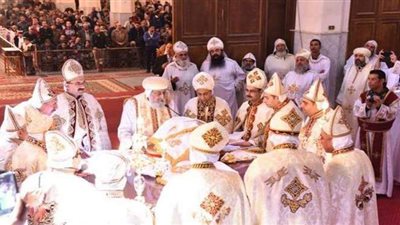 الأنبا بيمن يترأس قداس عيد القيامة من دير الملاك في نقادة