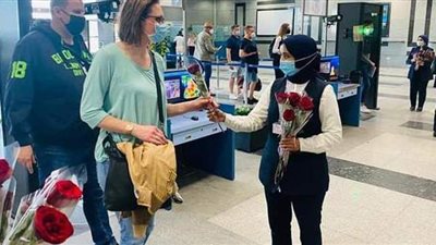 بالورود.. مطار الغردقة يستقبل أولى رحلات شركة Sund Air الألمانية | صور