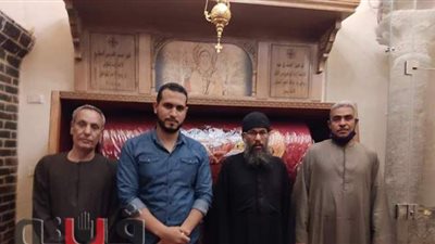 احتفالا بعيد القيامة.. مسلمو نقادة بقنا يهدون مجسم كنيسة لراعي دير القديسين | صور