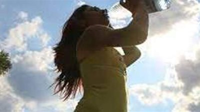 تفسير حلم شرب الماء في المنام وعلاقته بالشفاء من الأمراض