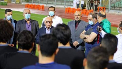 بعد هزيمة الأهلي.. كواليس جلسة محافظ بورسعيد بلاعبي المصري | صور