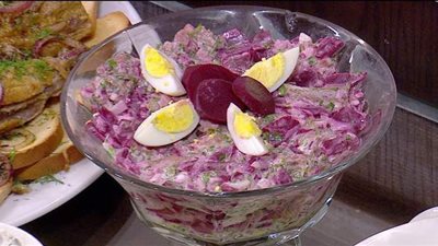 احتفالا بشم النسيم.. سلطة الرنجة بالبنجر أكلة شهية ولا تسبب العطش للصائمين