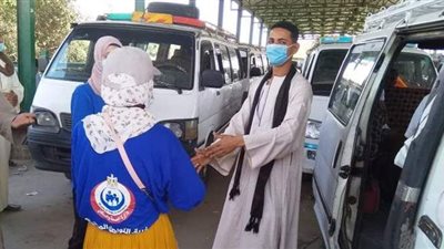 نشر ٥٠ فرقة توعية للوقاية من كورونا والتسجيل باللقاحات في أسيوط | صور