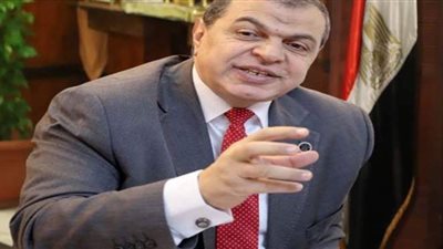 تعيين 426 شاباً وغلق 12 منشأة مخالفة للقانون بدمياط