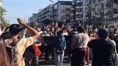 تظاهرات بالآلاف وسط تقارير عن وقوع قتلى في ميانمار