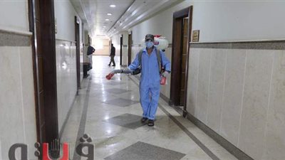 بعد ارتفاع أعداد مصابي كورونا.. تكثيف أعمال تطهير منشآت بني سويف