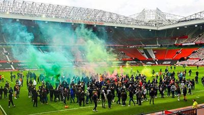 10 صور ترصد احتجاجات جماهير مانشستر يونايتد قبل لقاء ليفربول