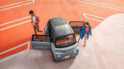 دراجة رباعية وتتسع لمقعدين.. مواصفات أصغر سيارة تصل أمريكا | صور