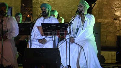تفاعل الجماهير في مهرجان القلعة الموسيقي مع فرقة الحضرة (صور)