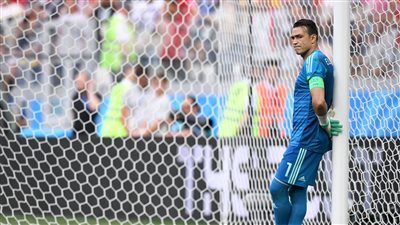 أيمن طاهر لعصام الحضري: «حفرت اسمك بحروف من نور»