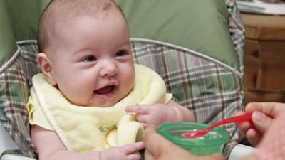 احذري.. أغذية الرضع شديدة التحلية تتسبب في زيادة الوزن