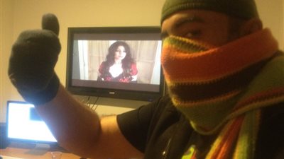 سامح عبد العزيز ينشر صورته في غرفة مونتاج 