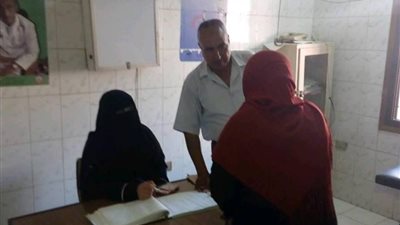 إحالة 27 عاملا بوحدة صحية للتحقيق لتغيبهم عن العمل بالقليوبية (صور)