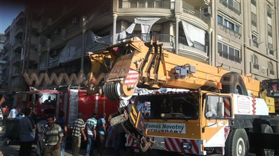 بالصور.. حريق بعقار فرع اتصالات بمنطقة مصر القديمة