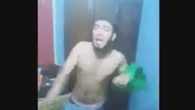 بالفيديو.. رد فعل شاب مصري «هزرت» معه شقيقته أثناء نومه