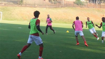 الأهلي ينهي مرانه الأول في جنوب أفريقيا بمشاركة جميع اللاعبين
