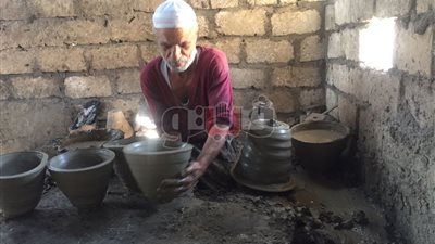 «الحرف اليدوية» تبحث حل أزمة ورش الفخار لعودتها للعمل