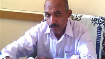 «شاعر سوهاجي»: الله حي دستورنا أهو جاي