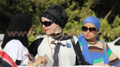 بالصور.. استمرار توافد مؤيدي «مبارك» أمام أكاديمية الشرطة