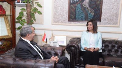 نبيلة مكرم تلتقي وزير التموين لبحث إضافة أبناء المصريين بالخارج