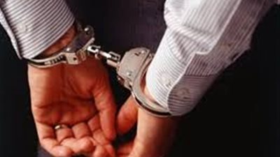 ضبط موظف لتزويره قرارات احتساب إجازة له على خلاف الحقيقة بالمنيا