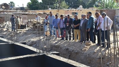 محافظ الإسماعيلية يتابع مشروع تطوير المناطق العشوائية