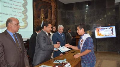 محافظ الغربية يكرم أوائل الشهادات الإعدادية والثانوية العامة والفنية