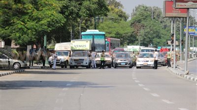 بالصور .. قوات الأمن تغلق كورنيش المعادى عقب وصول طائرة مبارك