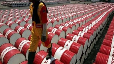 مسئول كويتي يتوقع بقاء أسعار النفط بین 70 إلى 75 دولارا للبرمیل