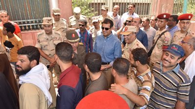 الوزير ومحافظ أسيوط يتفقدان مشروع قناطر أسيوط الجديدة قبل الافتتاح