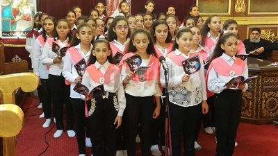 أطفال «السمائيين» يحتفلون بـ«نهضة العذراء» في مطرانية قنا (صور)