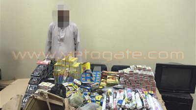 بالصور.. ضبط 86 زجاجة خمور و27 ألفا و700 لعبة نارية بقنا