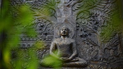 إناء بوذا الذهبي يتعرض للسرقة