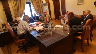 بالصور..عبد العزيز يستقبل رئيس اتحاد الريشة الطائرة