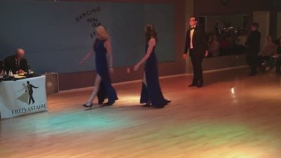 بالفيديو.. عرض راقص ينتهي بطلب زواج مفاجئ